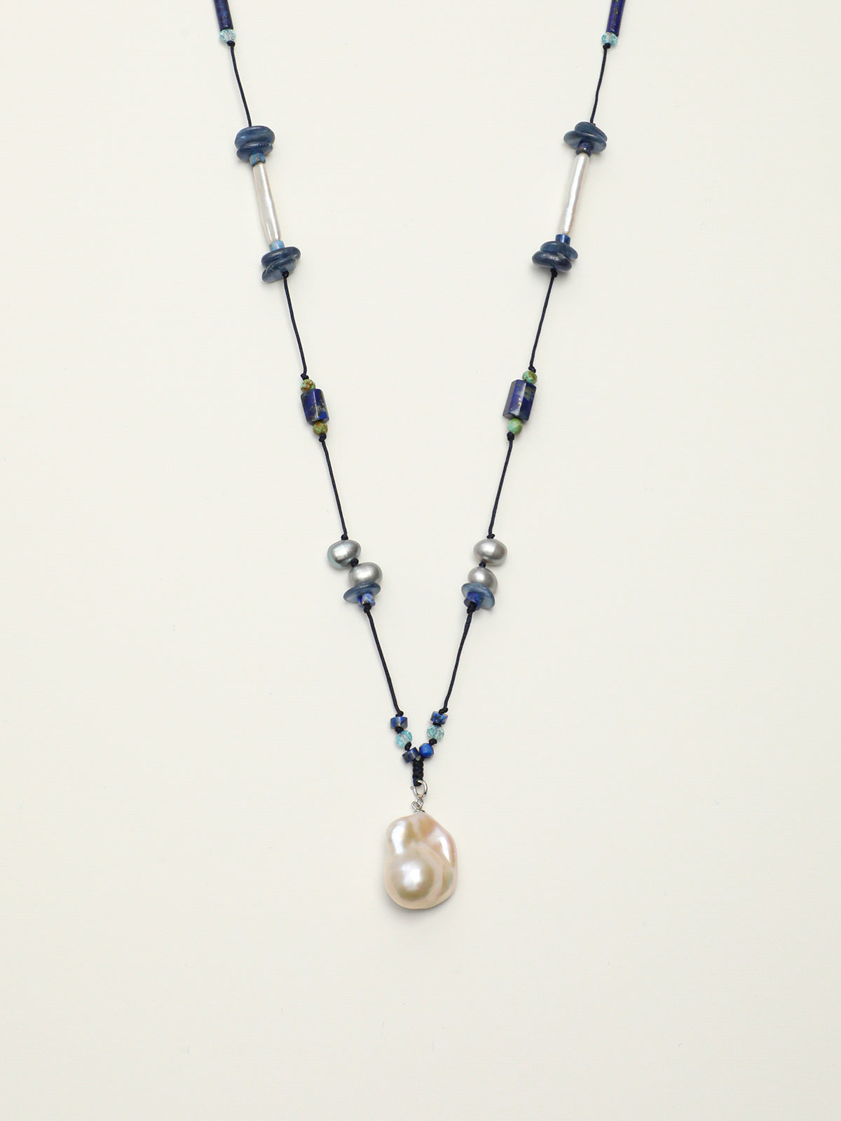 OMN015 Blue Ridge Pearl Shadow Necklace