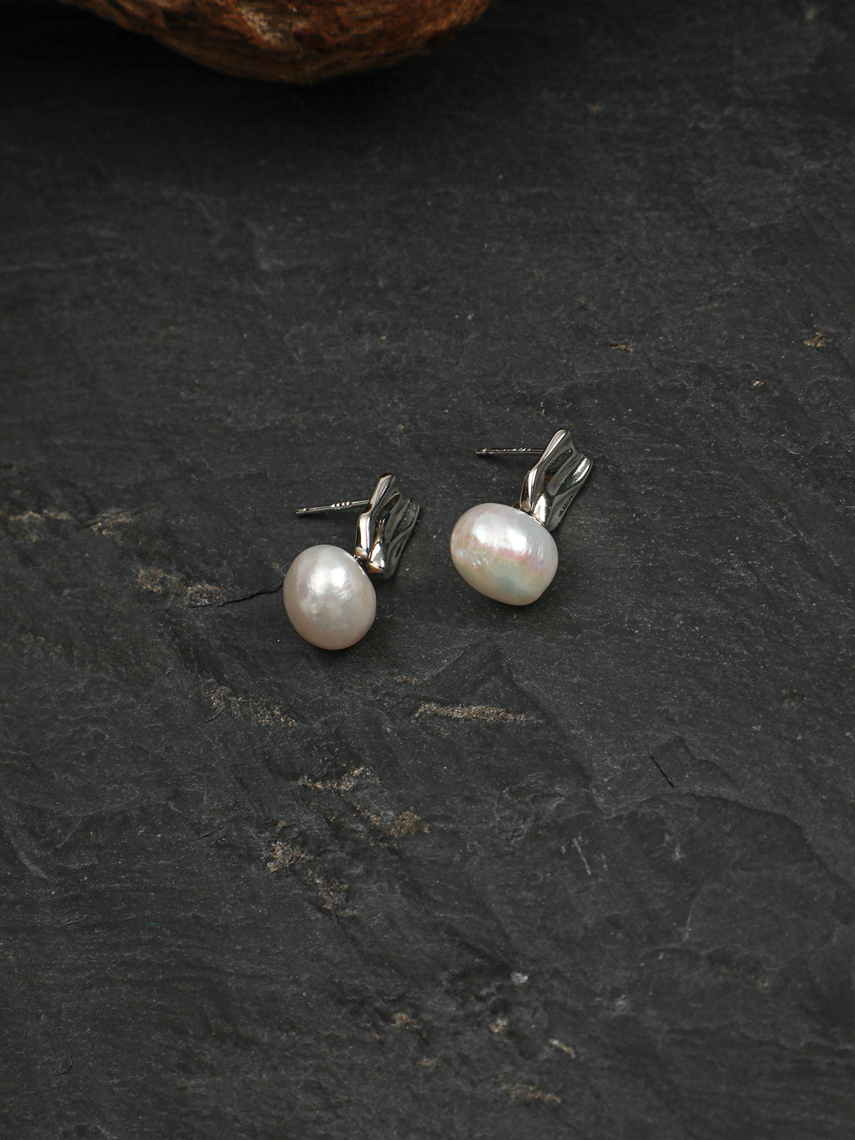 OME003 Silver Texture Baroque Pearl Stud Earrings
