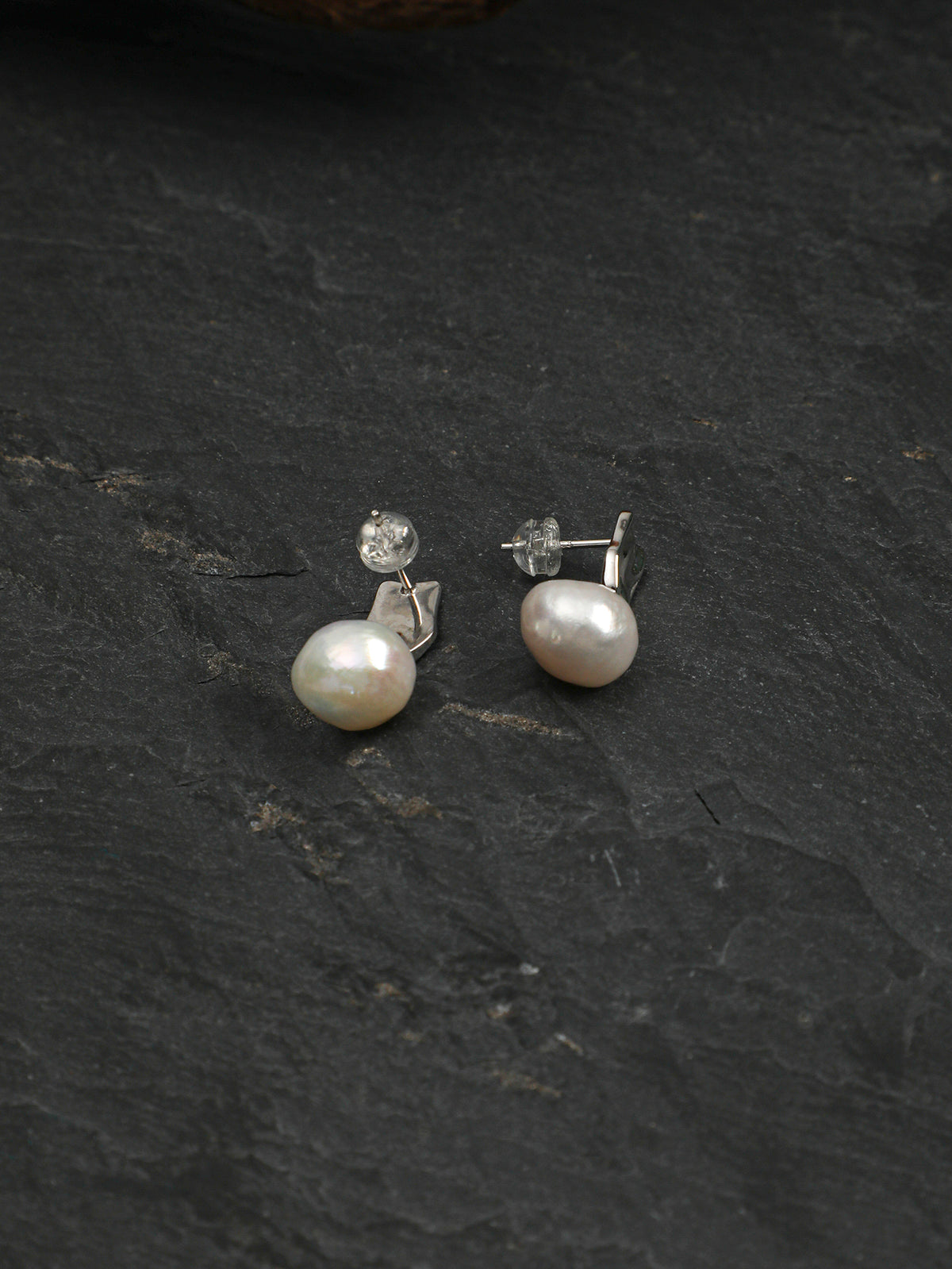 OME003 Silver Texture Baroque Pearl Stud Earrings