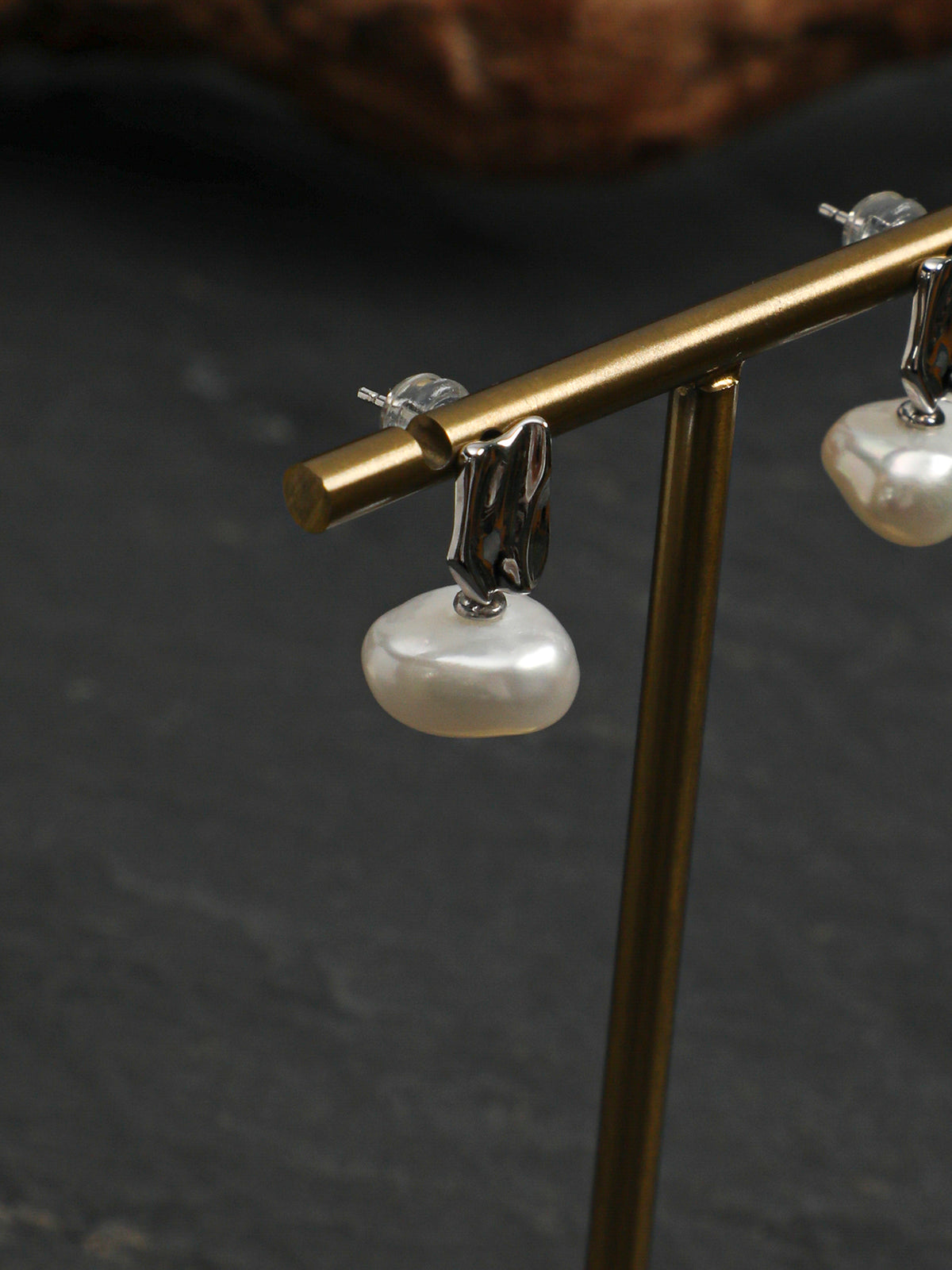 OME003 Silver Texture Baroque Pearl Stud Earrings