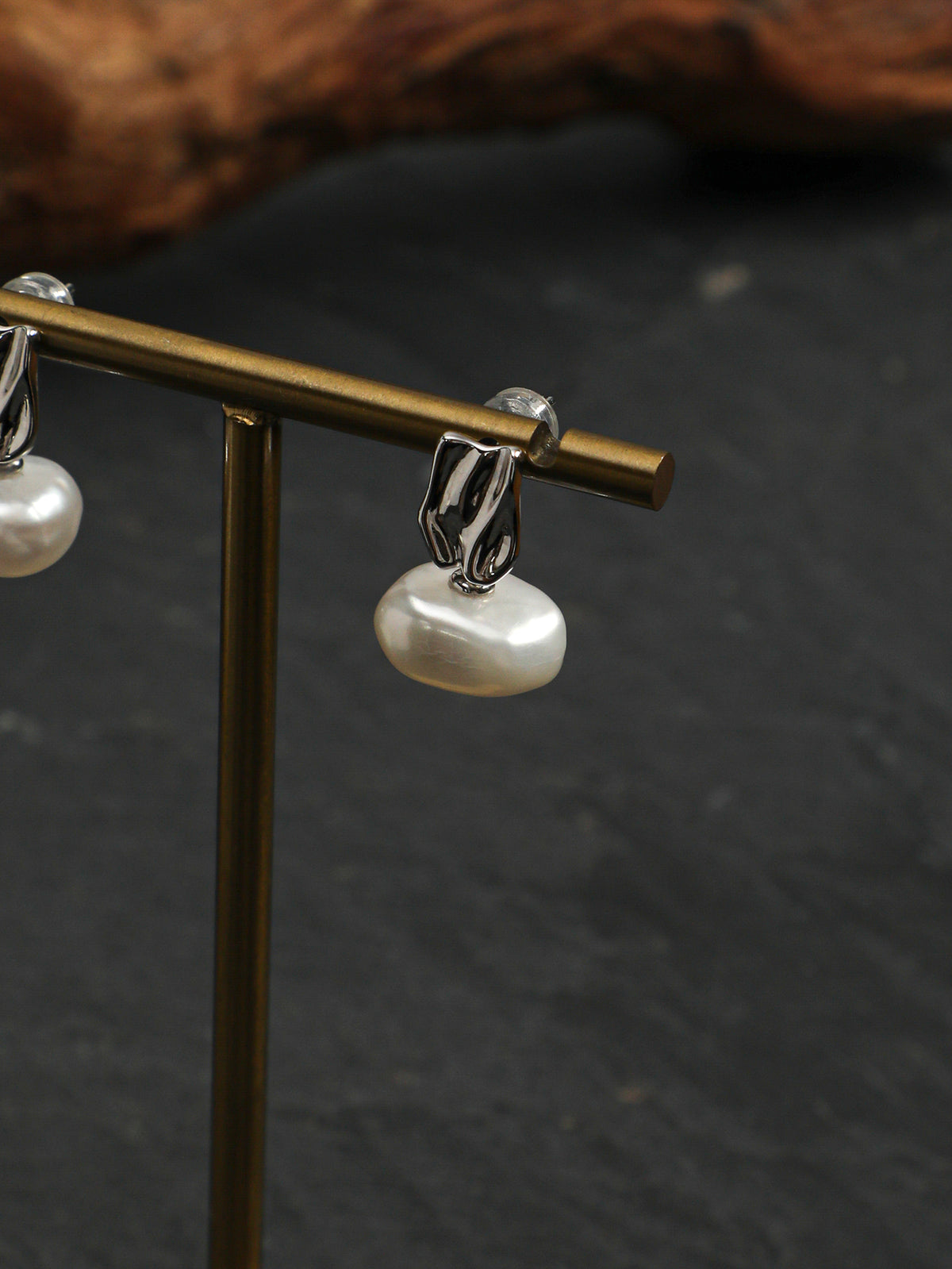 OME003 Silver Texture Baroque Pearl Stud Earrings